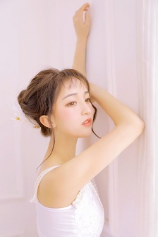 坐公交车忘穿内裤穿短裙